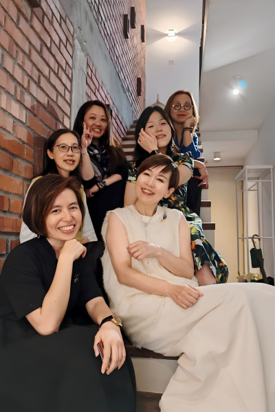 講師と生徒さんの集合写真